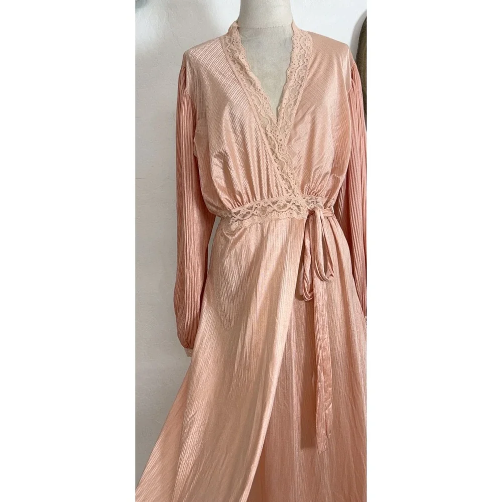 Vtg 70s Miss Elaine Pink Liquid Satin Plisse Maxi Wrap Robe Peignoir Lace Sz L